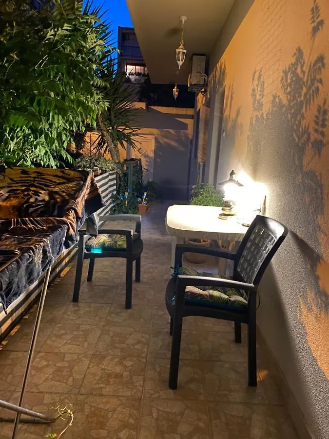Apartment Sara Trogir 0*,