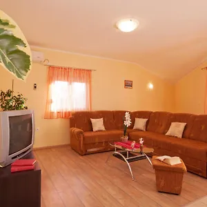 https://apartments-mara-drage.hotelinzadar.com